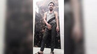 Indian attractive uncle daddy enjoy masterbation with live friends