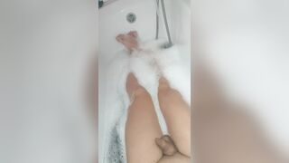 Rod gets hard in the shower