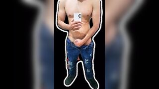 I masturbates and end up in a slow-motion cum-shot