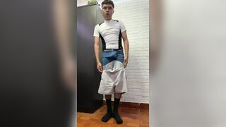 Stud stripping naked until he cumming